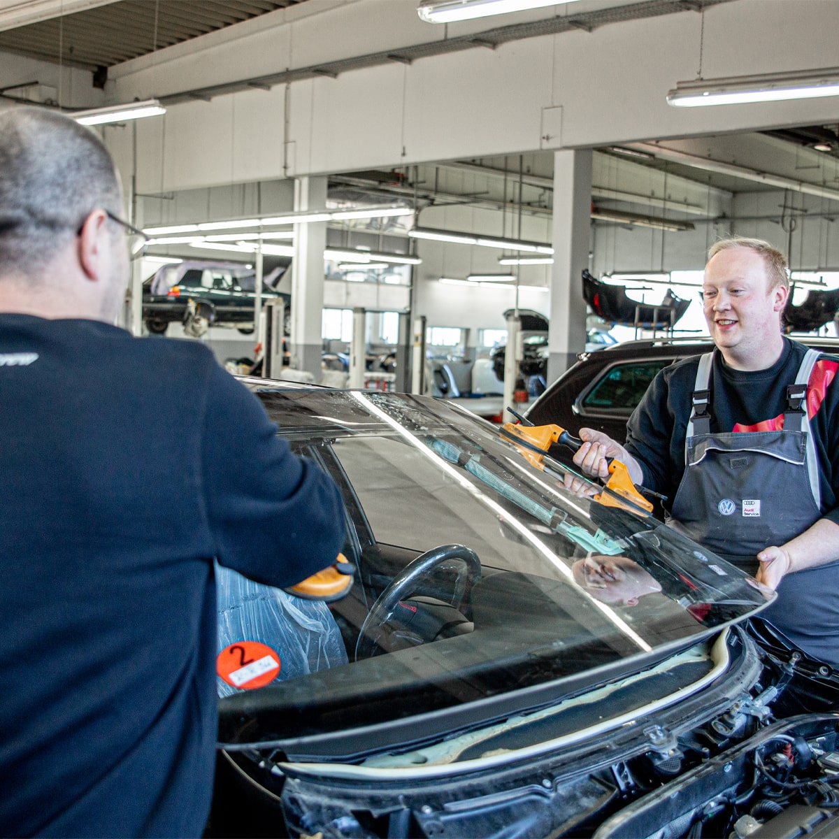 Autoglas-Service bei Kar.La.Zet GmbH & Co. KG Karosserie- und Lackzentrum in Bruck i. d. Opf.